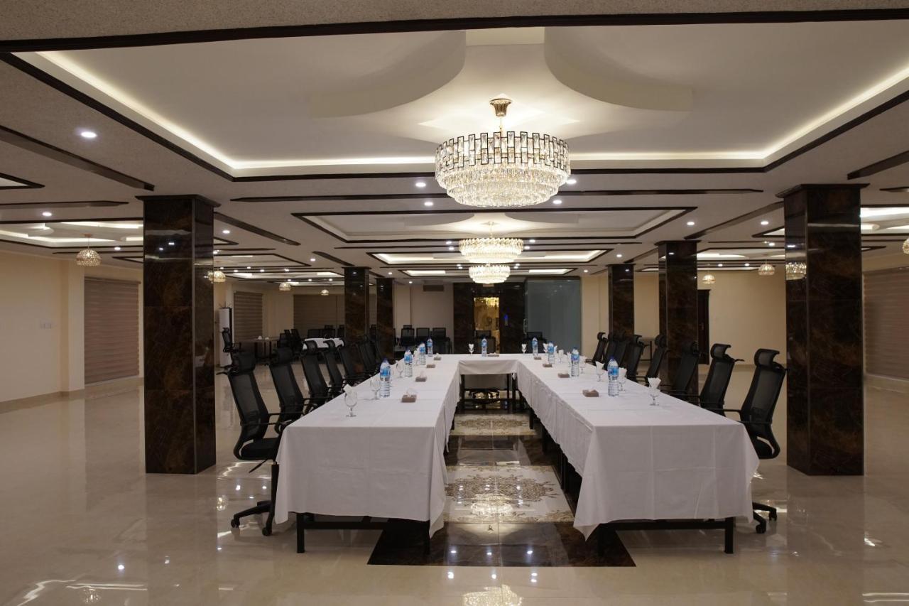Swat Palace Hotel By Northin Mam Derai Exterior photo