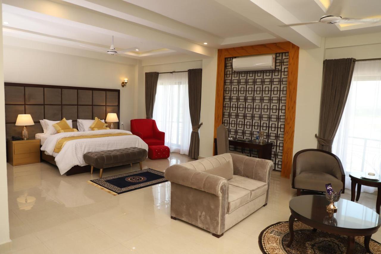 Swat Palace Hotel By Northin Mam Derai Exterior photo